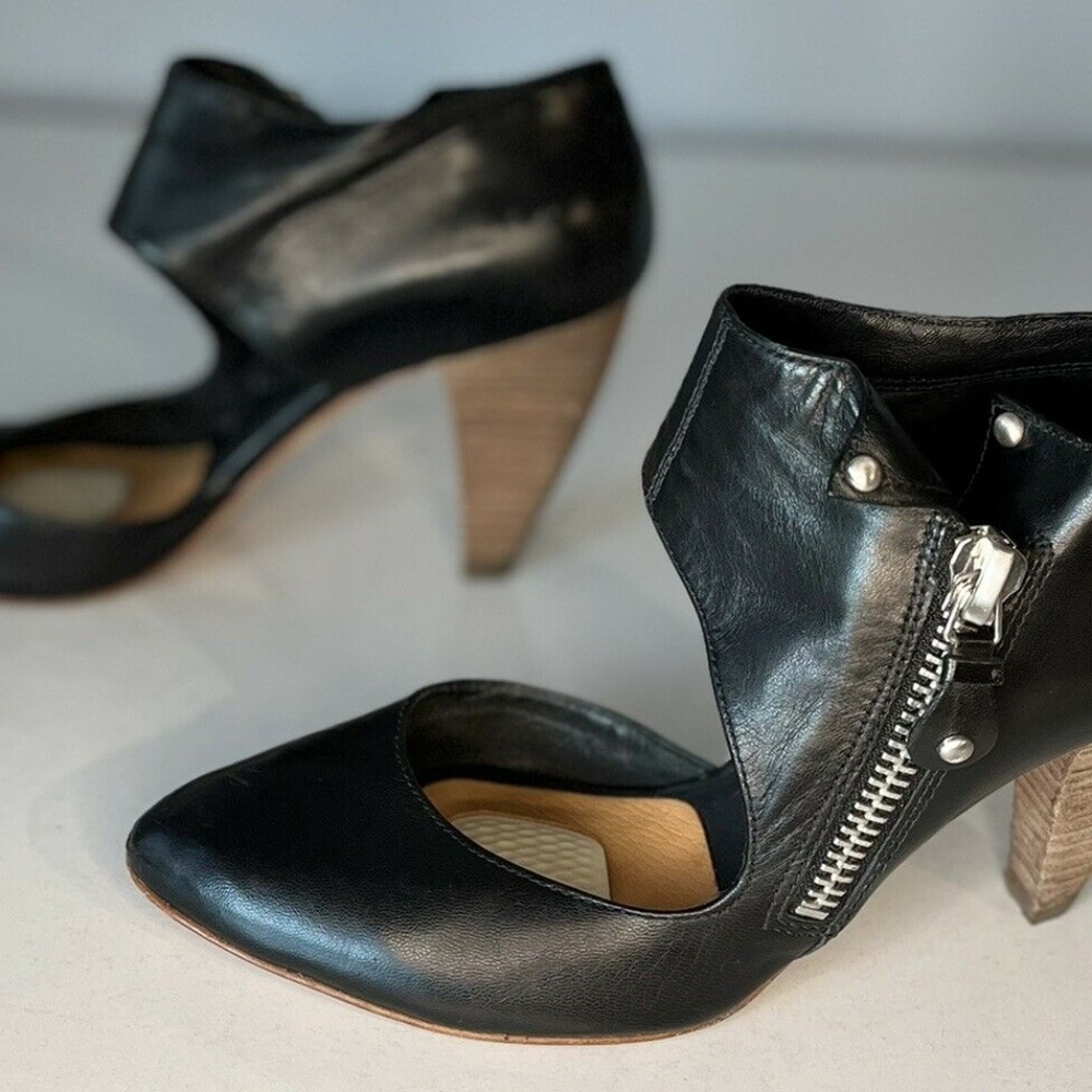 Belle by Sigerson Morrison Black Cut Out Bootie 9.5